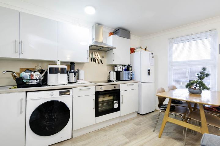 Recently Refurbished Apartment High Road, Willesden Green (£150 towards your moving cost)